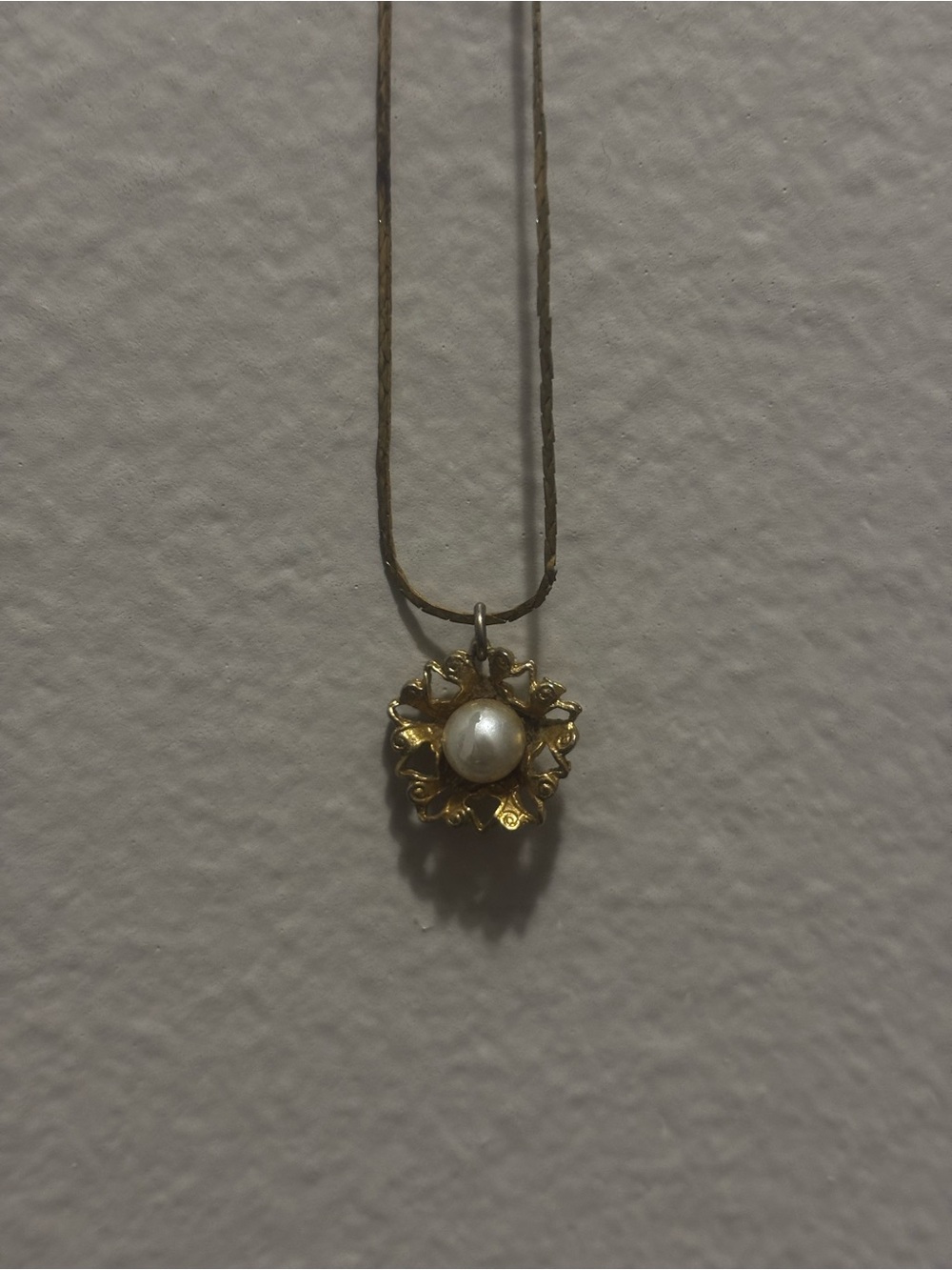 Vintage Gold Pearl Floral Pendant Necklace - Classic Women Jewelry